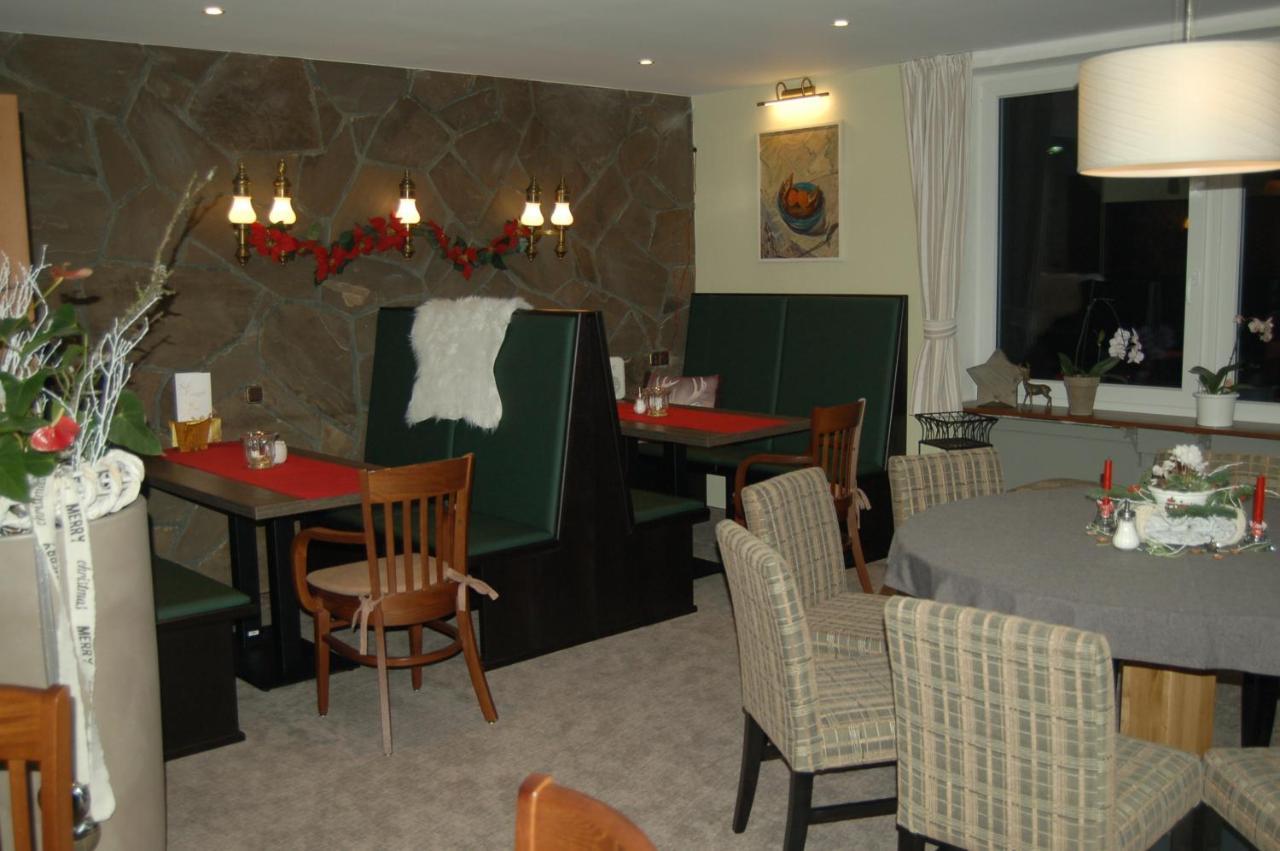 Hotel-Ferienwohnungen Cafe Maarblick ชาลเคินเมียเฮิน ภายนอก รูปภาพ