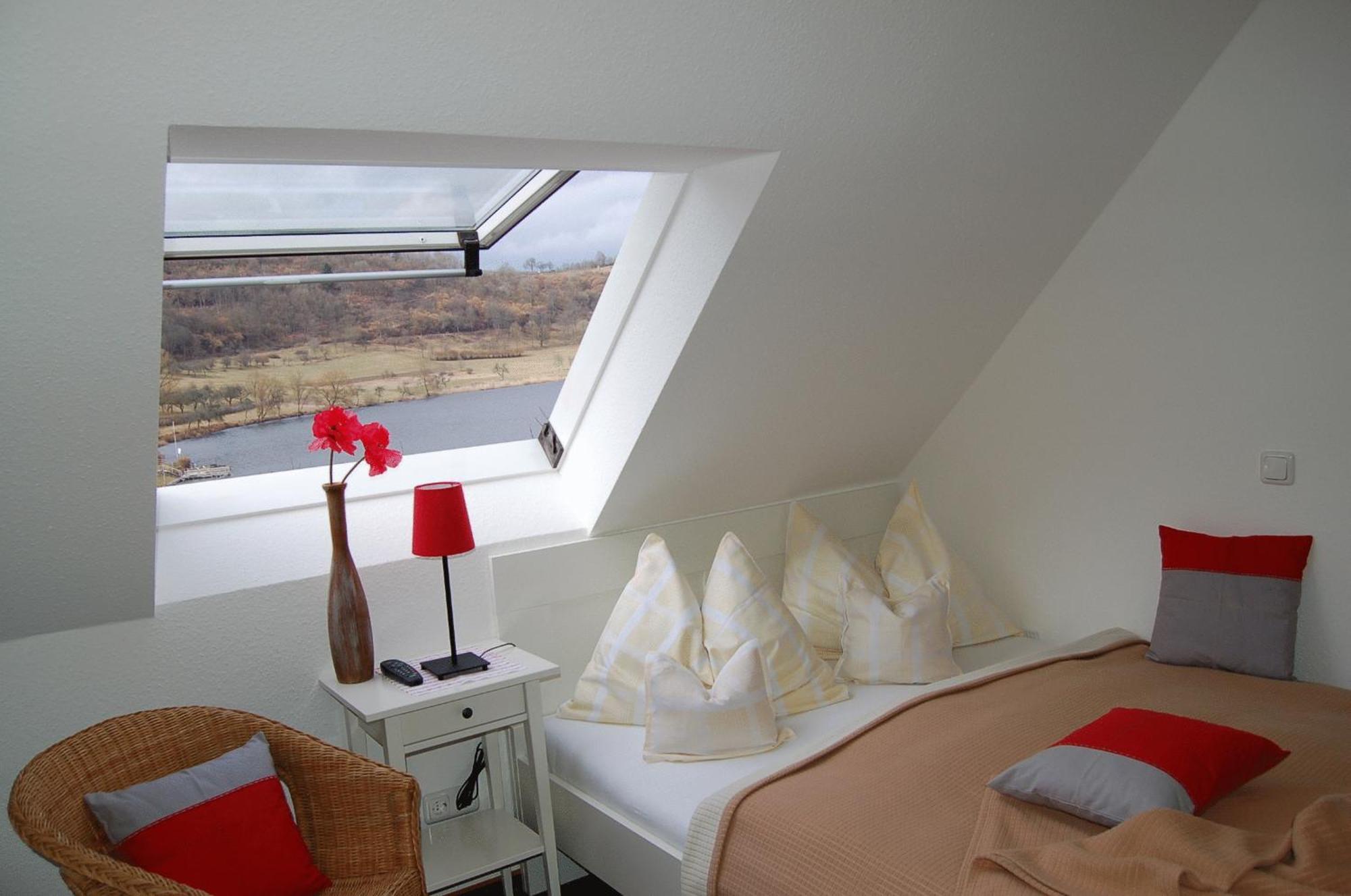 Hotel-Ferienwohnungen Cafe Maarblick ชาลเคินเมียเฮิน ภายนอก รูปภาพ