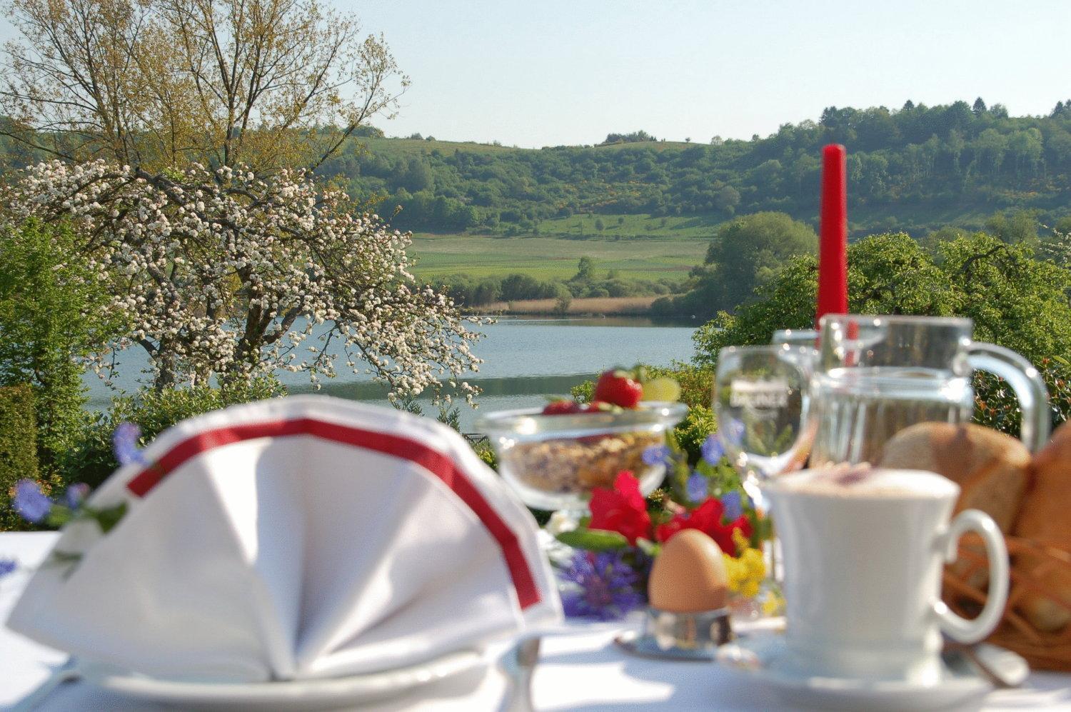 Hotel-Ferienwohnungen Cafe Maarblick ชาลเคินเมียเฮิน ภายนอก รูปภาพ