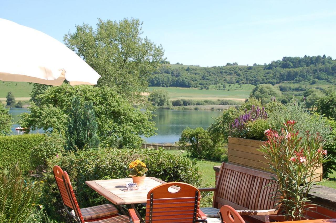 Hotel-Ferienwohnungen Cafe Maarblick ชาลเคินเมียเฮิน ภายนอก รูปภาพ